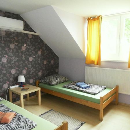 Hotel Fekete Macska Panzio Tata Esterno foto