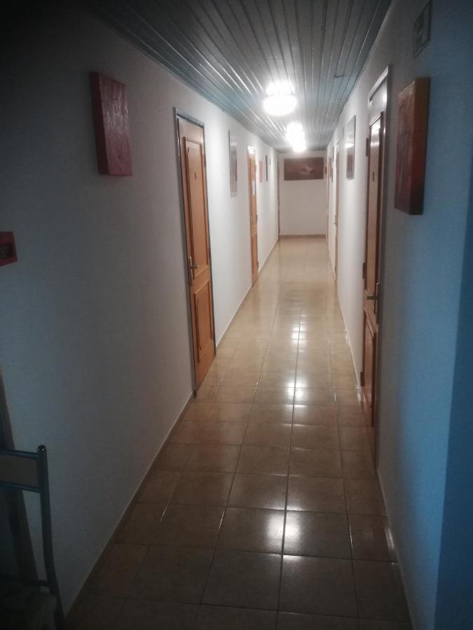 Hotel Fekete Macska Panzio Tata Esterno foto