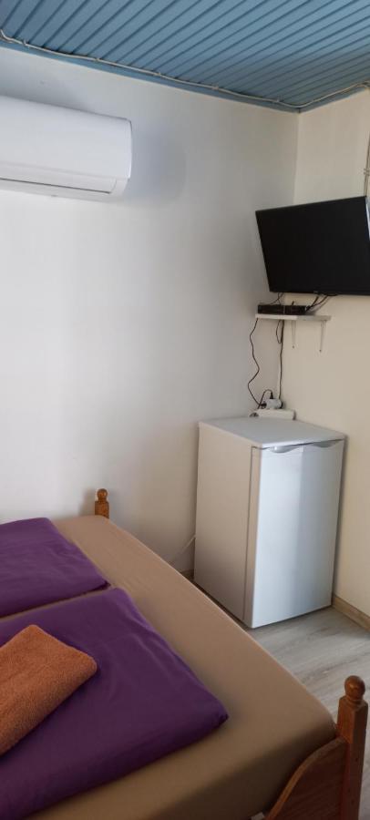 Hotel Fekete Macska Panzio Tata Esterno foto