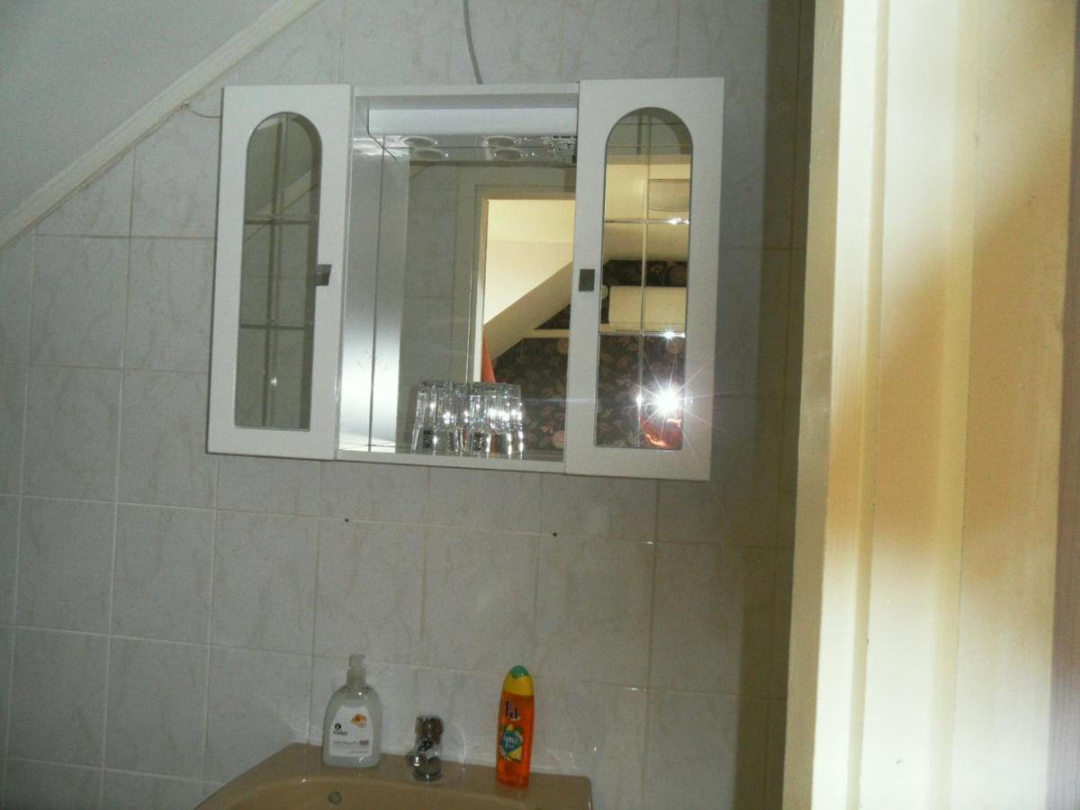 Hotel Fekete Macska Panzio Tata Esterno foto